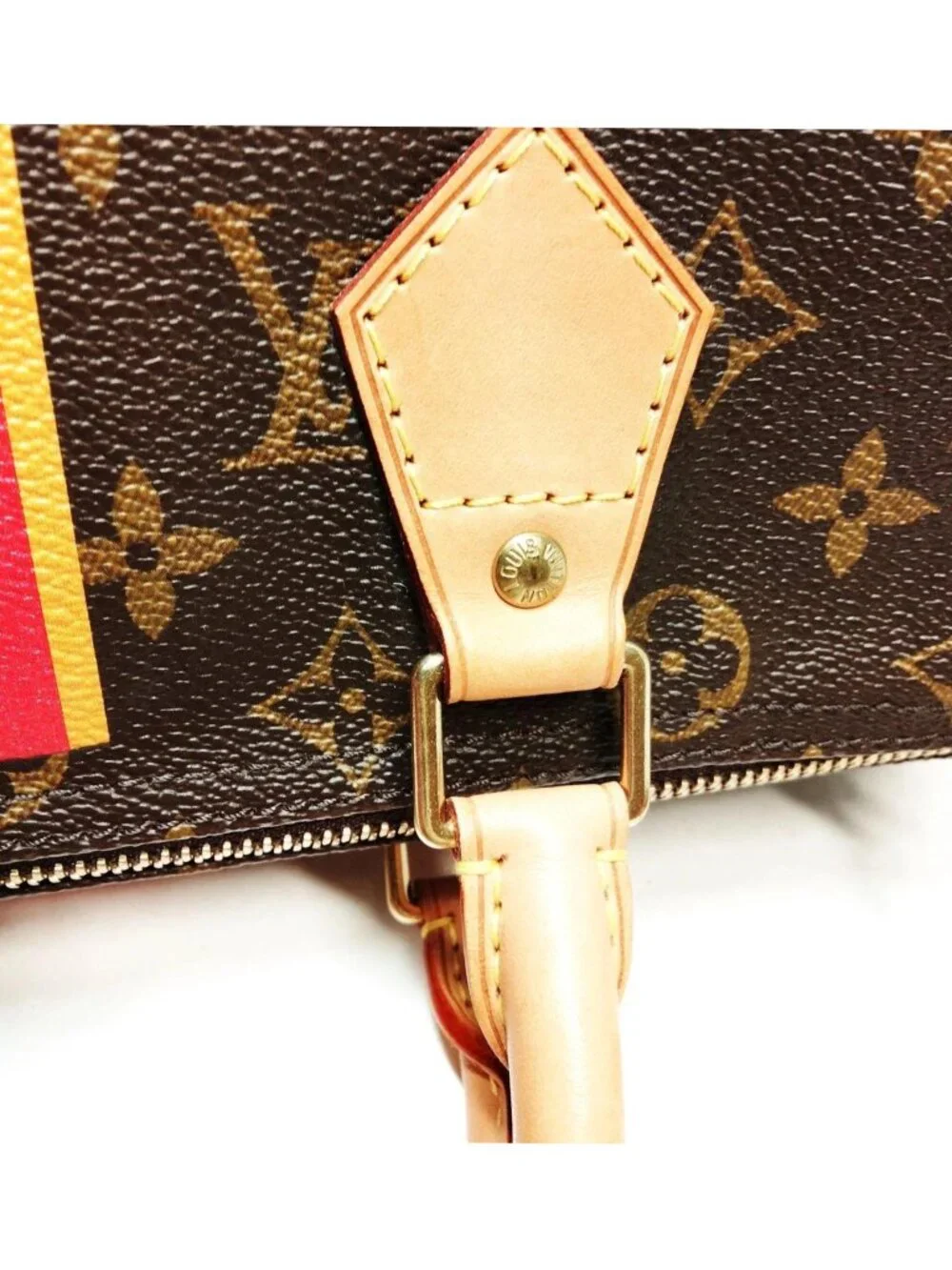 Louis Vuitton distinctive louis